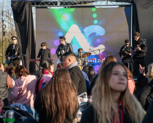 Alvear celebró el Día de la Independencia en barrio La Carolina