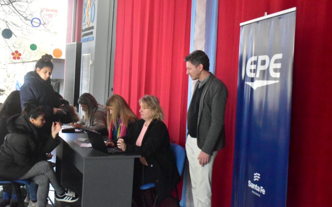 Municipio y EPE coordinaron operativo para facilitar el registro de los vecinos a los subsidios de energía y gas