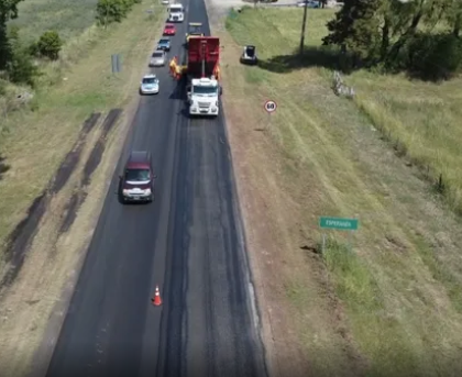 Un ciclista murió tras ser atropellado por un camión en la ruta 18, cerca de Álvarez