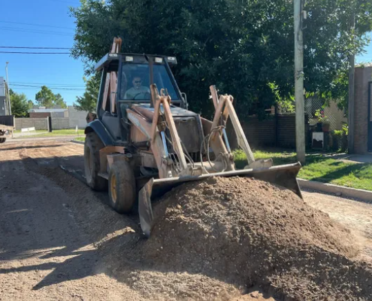 Roldán firmó un convenio por más de 160 millones de pesos para obras de pavimento en el sector sur