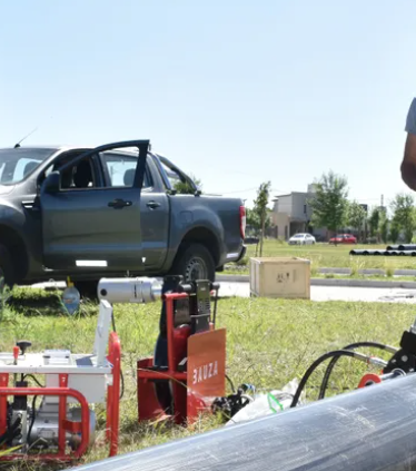 Construyen la red troncal y domiciliaria de agua potable en Ybarlucea