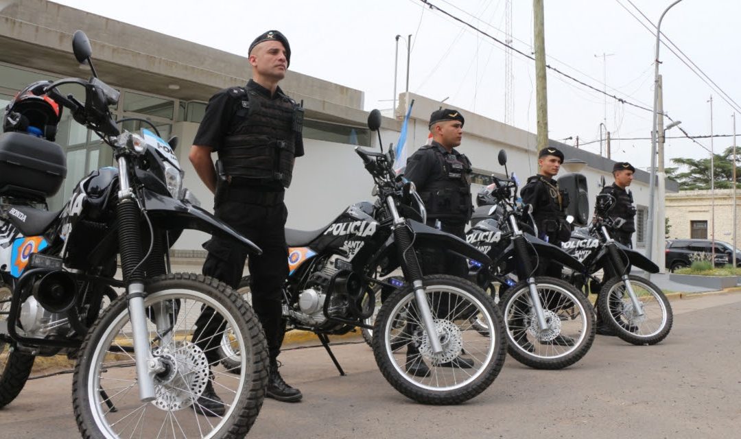 Provincia entregó 16 motos 0 km a los departamentos Constitución, General López y San Lorenzo