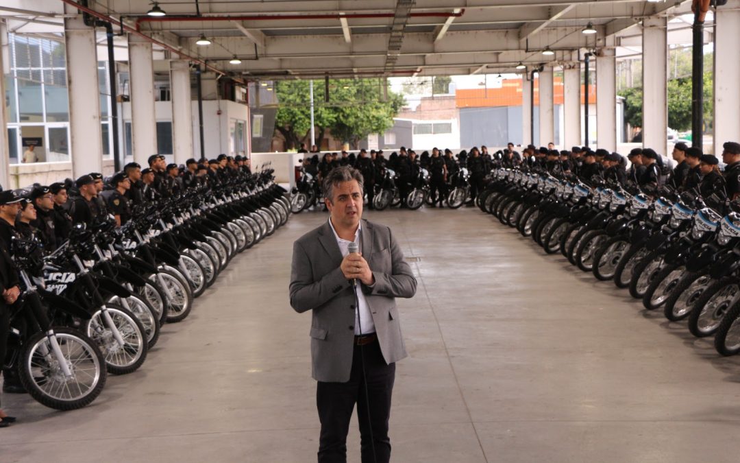 El Gobierno Provincial refuerza con la entrega de 90 motos el despliegue policial en las calles de Rosario