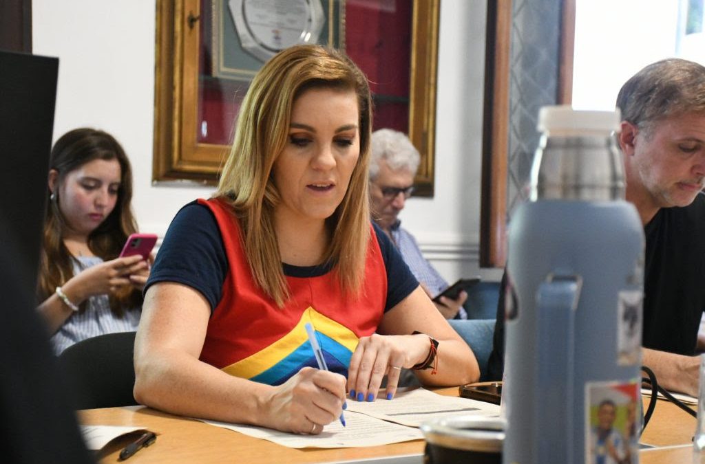 Conexión entre el parque de España y un club de pesca