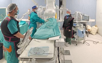 Avance en salud pública: el Hospital Centenario realizó una intervención pionera con un dispositivo que mejora la seguridad de pacientes cardíacos