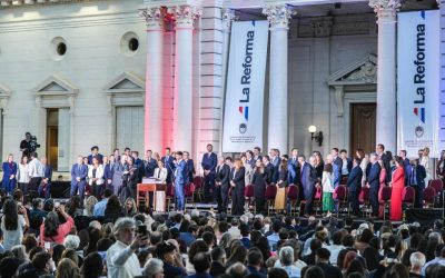 Autoridades de los tres poderes, representantes de la sociedad civil y vecinos ya juraron la nueva Constitución de la Provincia