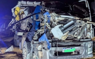 Choque entre camiones cortó totalmente la autopista Córdoba-Rosario a la altura de Armstrong