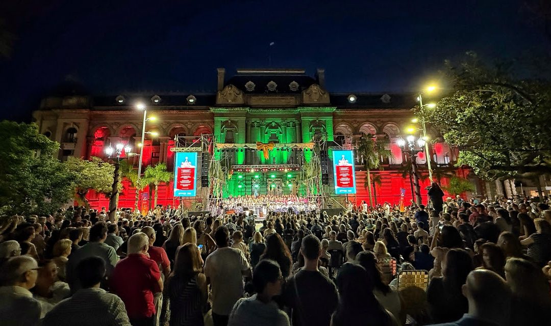 Más de 3 mil personas disfrutaron del concierto “Santa Fe Canta la Navidad” en la Plaza 25 de Mayo