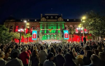 Más de 3 mil personas disfrutaron del concierto “Santa Fe Canta la Navidad” en la Plaza 25 de Mayo