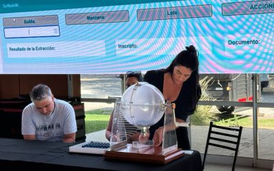 Para que cinco familias de Pujato comiencen el sueño de la casa propia, el Gobierno Provincial sorteó nuevas viviendas